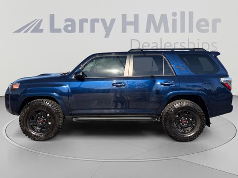 Used 2022 Toyota 4Runner TRD Off-Road Premium AWD/4WD image 2