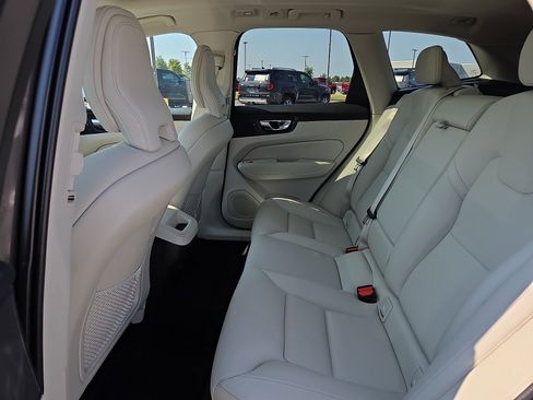 Used 2024 Volvo XC60 B5 Core AWD/4WD image 10
