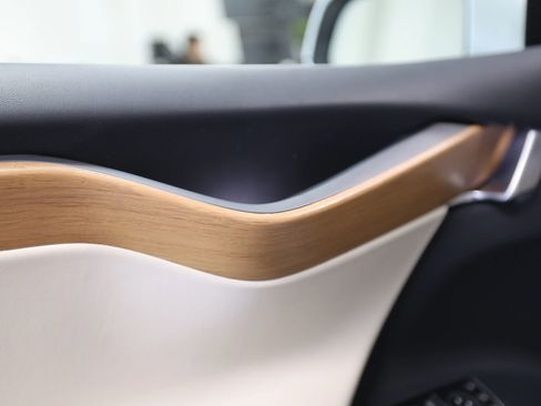 Used 2020 Tesla Model X Long Range image 24