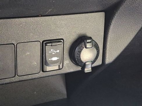 Used 2014 Toyota RAV4 Limited AWD/4WD image 25