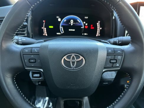 Used 2025 Toyota Camry Hybrid image 22
