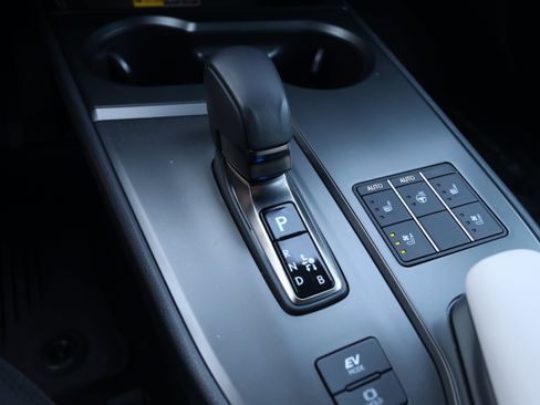 Used 2025 Lexus UX 300h FWD w/ Accessory Package (Z1) image 28