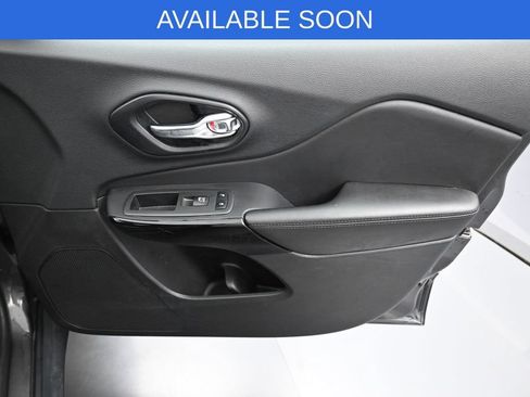 Used 2021 Jeep Cherokee Latitude Plus AWD/4WD image 34