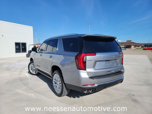 Used 2025 GMC Yukon Denali w/ Sun & Power Step Package image 5