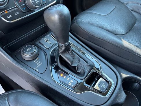 Used 2020 Jeep Cherokee Limited AWD/4WD image 28