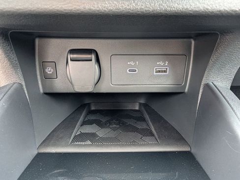 Used 2025 Nissan Versa SR w/ Trunk Package FWD image 31