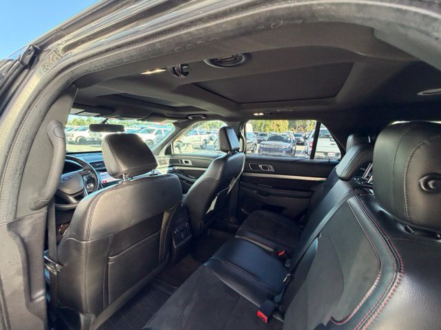 Used 2018 Ford Explorer XLT w/ Equipment Group 202A AWD/4WD image 12