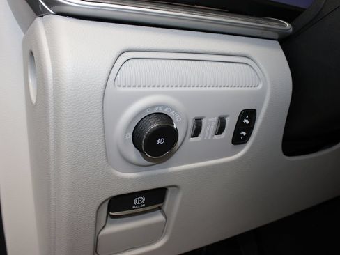 Used 2024 Jeep Wagoneer L Series III w/ Premium Group I AWD/4WD image 25