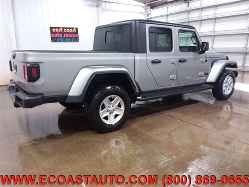Used 2021 Jeep Gladiator Sport image 2