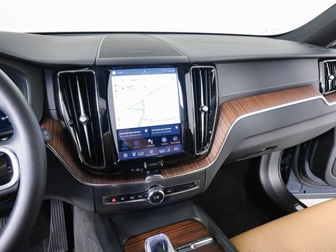 Used 2023 Volvo XC60 B5 Ultimate w/ Climate Package FWD image 15