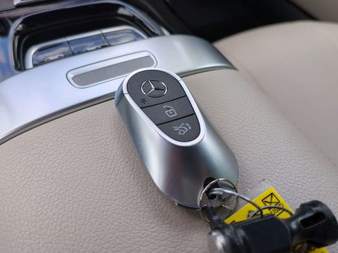 Used 2025 Mercedes-Benz CLE 300 4MATIC Cabriolet image 28