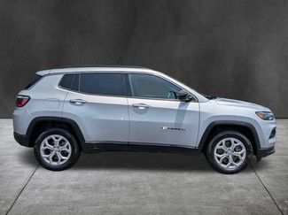 Used 2024 Jeep Compass Latitude AWD/4WD video 3
