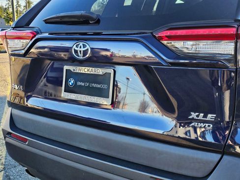 Used 2020 Toyota RAV4 XLE Premium image 13