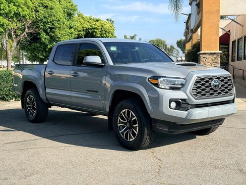Used 2021 Toyota Tacoma TRD Sport w/ Technology Package RWD image 3