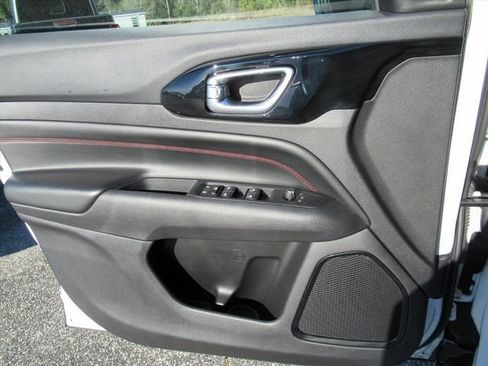 Used 2022 Jeep Compass Trailhawk w/ Trailhawk Convenience Group image 16