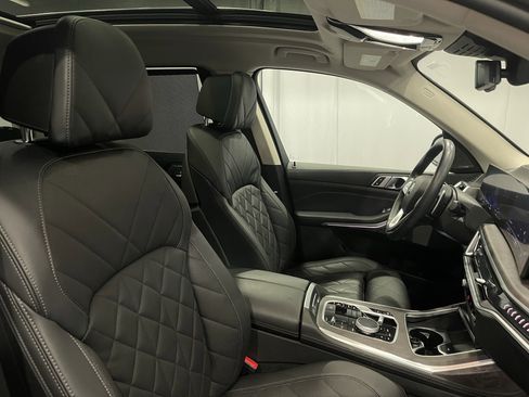Certified 2024 BMW X7 xDrive40i w/ Premium Package image 15