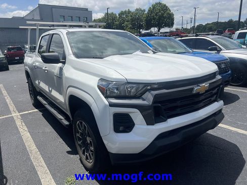 Used 2023 Chevrolet Colorado LT w/ LT Convenience Package AWD/4WD image 2