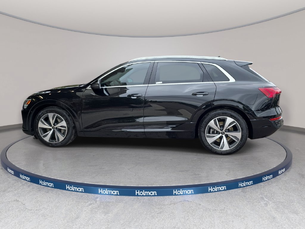 Used 2024 Audi Q8 e-tron Premium AWD/4WD image 9
