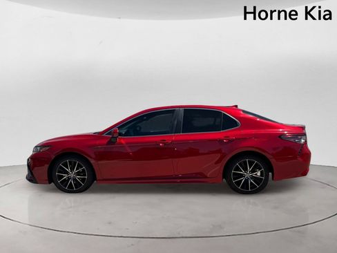 Used 2021 Toyota Camry SE w/ Convenience Package FWD image 6