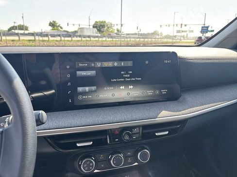 Certified 2025 Nissan Kicks SV FWD image 22