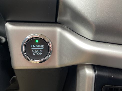 Used 2024 Ford Expedition XLT image 25