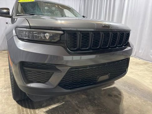 Used 2023 Jeep Grand Cherokee Altitude AWD/4WD image 13