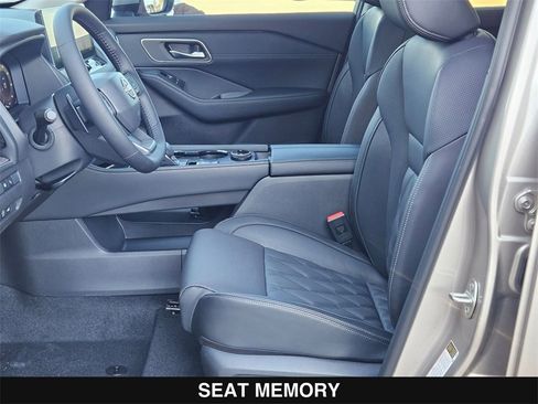 New 2026 Nissan Rogue Platinum image 11