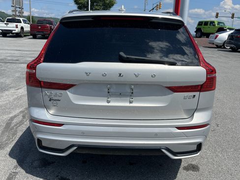 Used 2025 Volvo XC60 B5 Plus AWD/4WD image 2