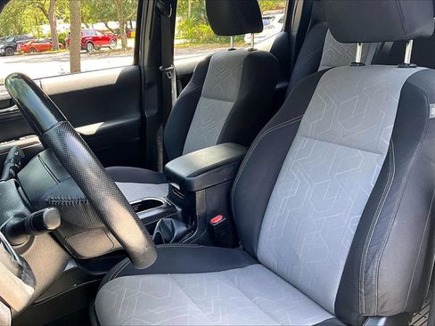 Used 2022 Toyota Tacoma TRD Sport AWD/4WD image 18