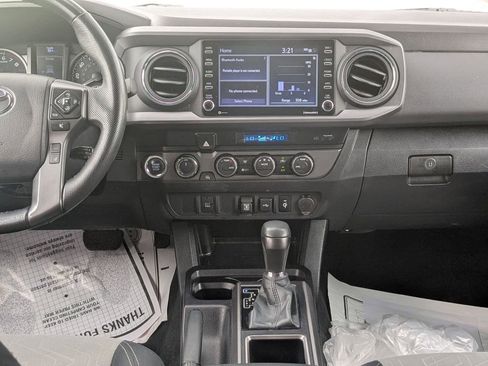Used 2022 Toyota Tacoma TRD Sport AWD/4WD image 25