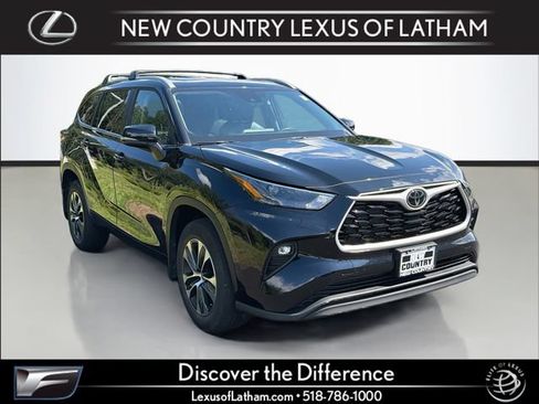 Used 2023 Toyota Highlander XLE AWD/4WD image 1