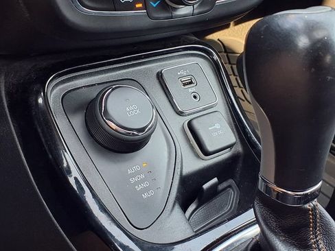Used 2019 Jeep Compass Limited AWD/4WD image 14