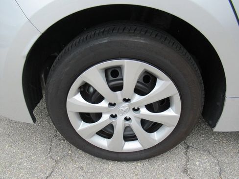 Used 2025 Toyota Corolla LE FWD image 9