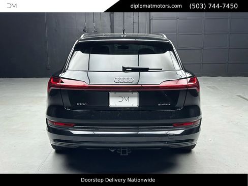 Used 2021 Audi e-tron Prestige image 8