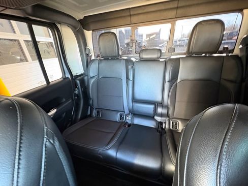 Used 2023 Jeep Gladiator Sport S image 5