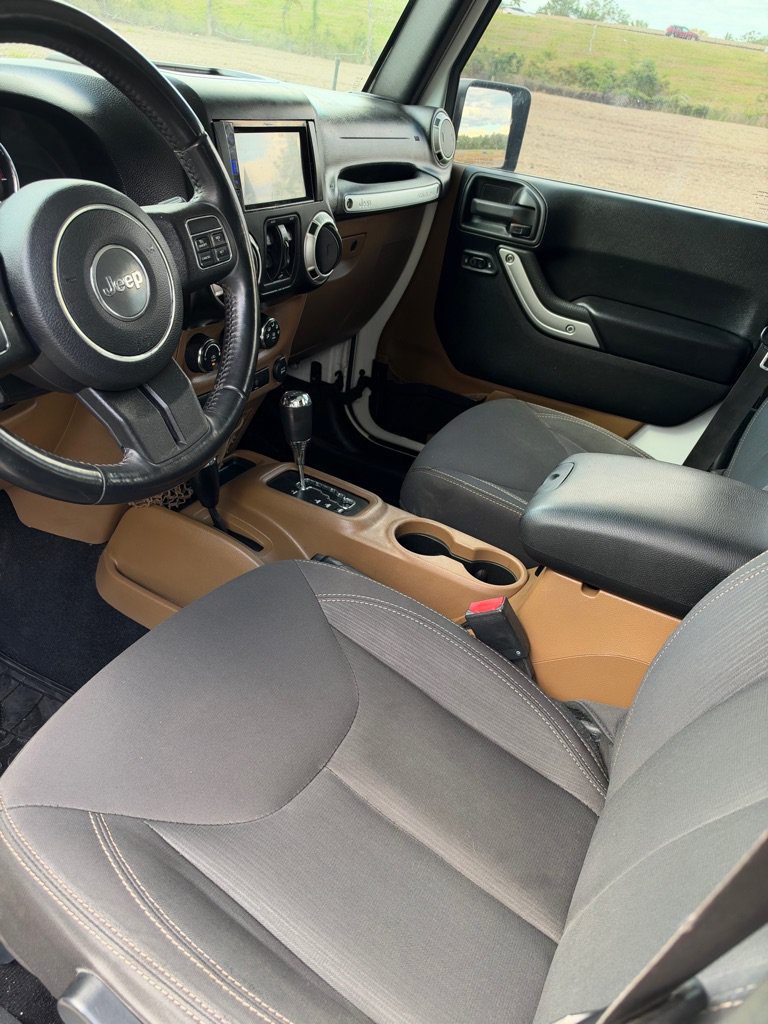 Used 2018 Jeep Wrangler Unlimited Sahara AWD/4WD image 5