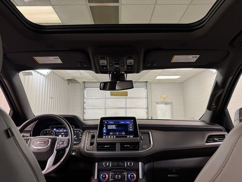 Used 2021 GMC Yukon SLT w/ SLT Premium Package image 23
