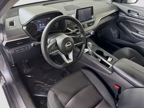 Used 2025 Nissan Altima 2.5 SV image 23