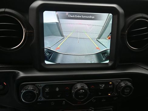 Used 2023 Jeep Gladiator Overland image 6