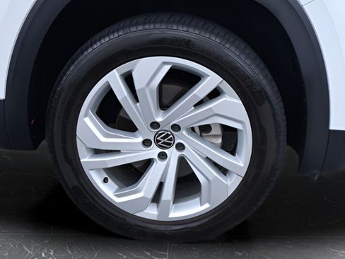 Certified 2022 Volkswagen Atlas Cross Sport SE AWD/4WD image 11