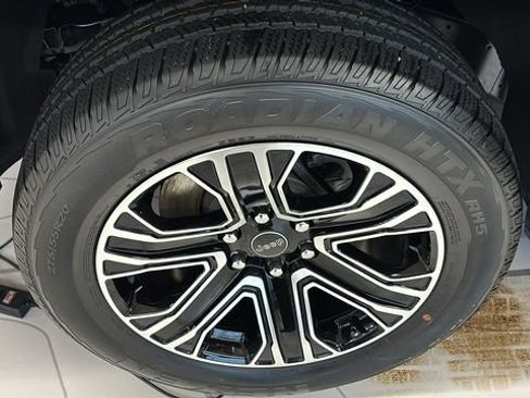 New 2026 Jeep Grand Wagoneer 4WD image 3