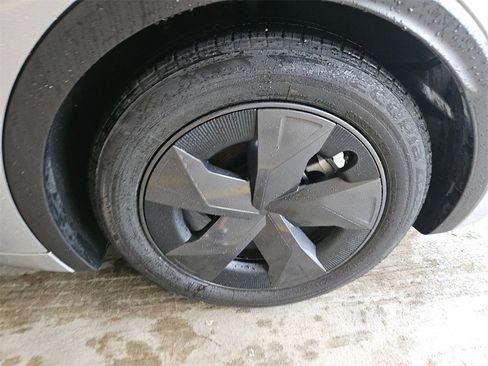 Used 2025 Toyota Prius LE image 28