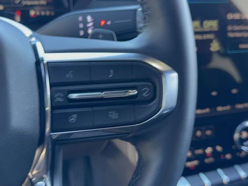 Used 2025 GMC Acadia Elevation image 15