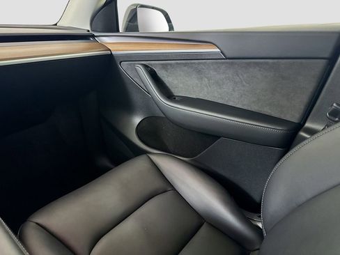 Used 2024 Tesla Model Y Long Range image 24