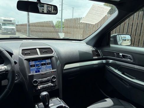 Used 2019 Ford Explorer XLT w/ Equipment Group 201A FWD image 19
