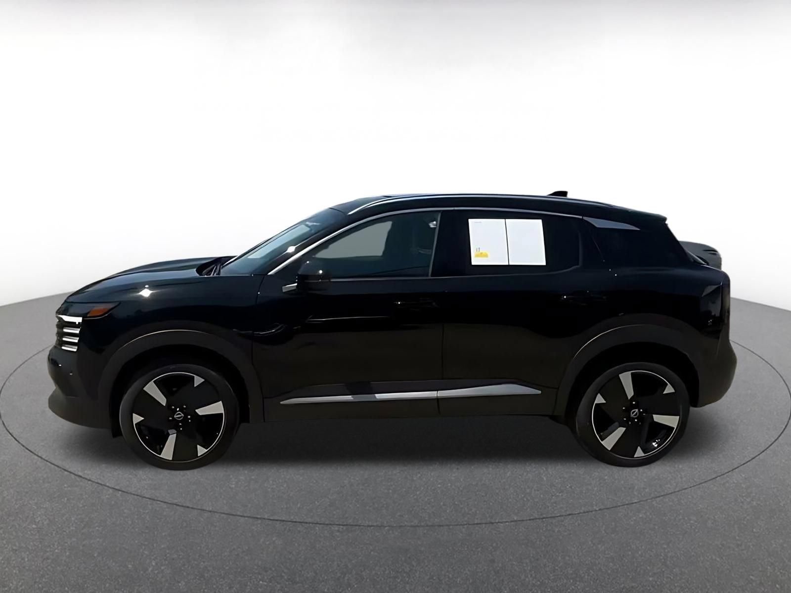 Used 2026 Nissan Kicks SR AWD/4WD image 7