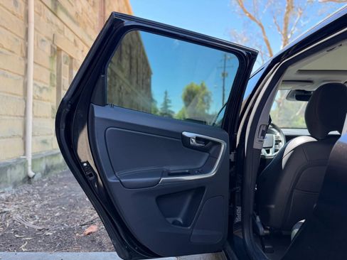 Used 2016 Volvo XC60 T5 Platinum FWD image 20