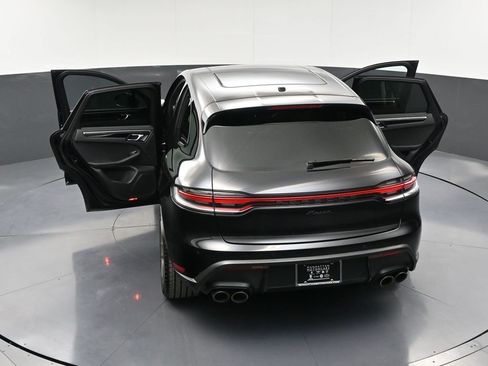 Certified 2023 Porsche Macan Turbo image 33