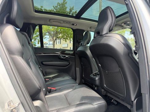 Used 2019 Volvo XC90 T6 Momentum AWD/4WD image 11