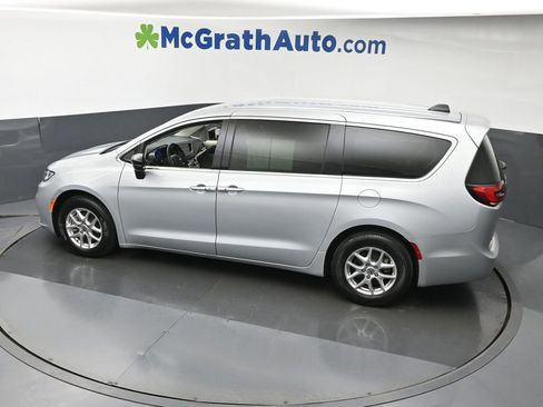 Used 2024 Chrysler Pacifica Touring-L FWD image 25